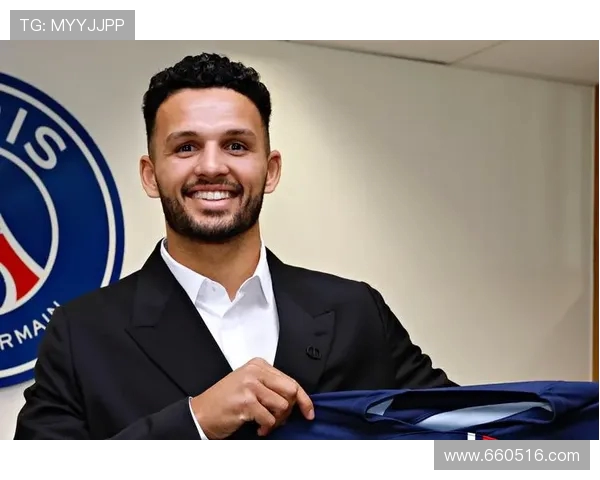 拉莫斯晒健身照祝圣诞快乐 坚持训练不停歇展现运动员精神